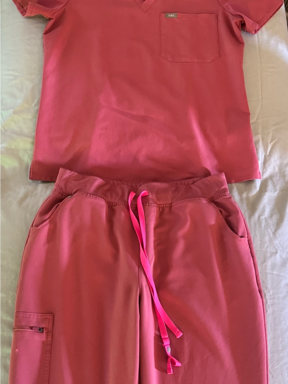 FIGS Scrub Set